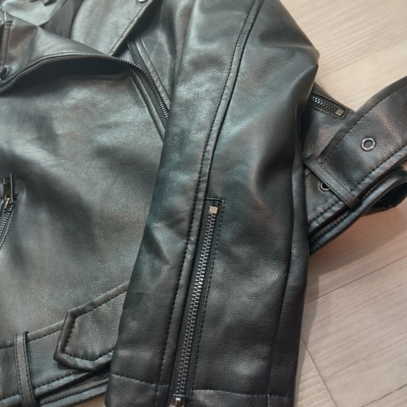 Leather Jacket - Picture 4 of 12